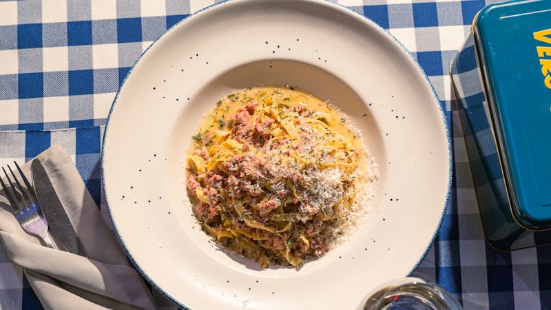 Creamy spaghetti carbonara with crispy pancetta